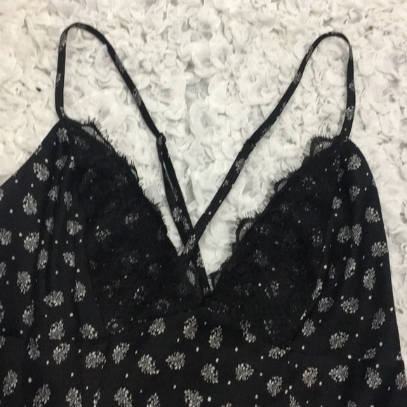 Black and white tank top - Picture 2 of 5